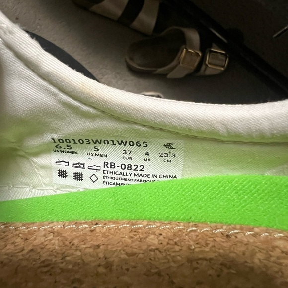 Cariuma OCA low canvas white lace up sneakers - Picture 11 of 11